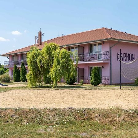 Apartmany Karmon Park Veľký Meder Buitenkant foto